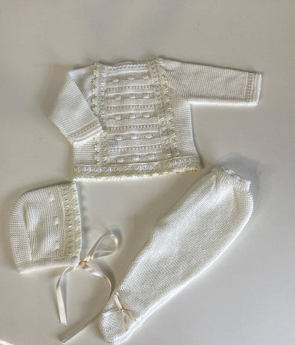 Cream knit set (includes bonnet) 580