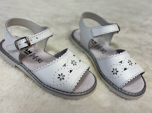 White sandal  412 423