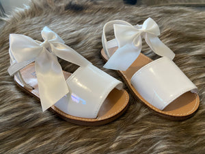 White sandals sizes 19-25 (IN STOCK)